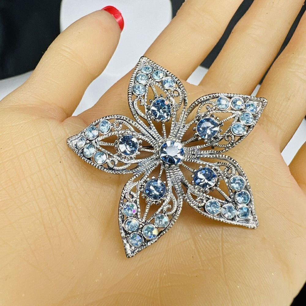 Vintage Blue Rhinestones Filigree Flower  Brooch Silver Tone PRETTY  4051 - Picture 3 of 10